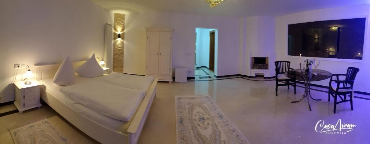 Готель Casa Avram Сучевіца Екстер'єр фото